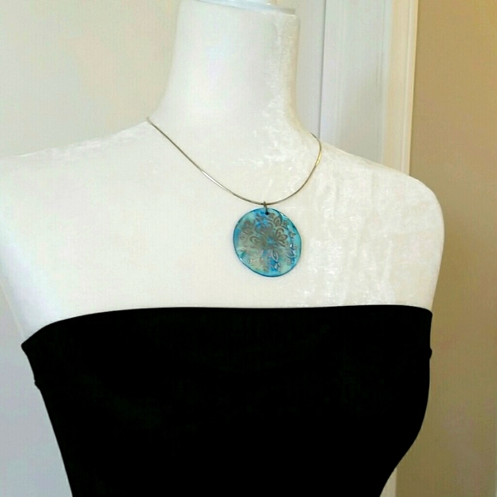 Beautiful Turquoise Color Abolone Shell Pendant T… - image 1